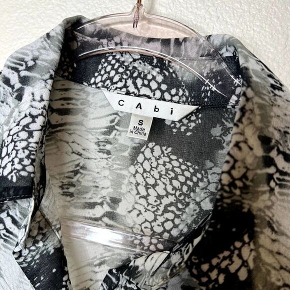 CAbi #988 Snakeskin Sheer Button Down Blouse Top Size Small - Picture 3 of 5